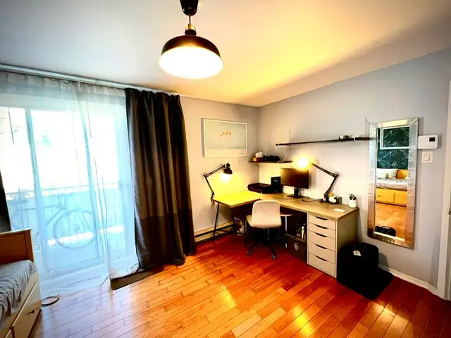 Plateau, très grand 5 1/2 à louer pour premier Juillet. - Photo 2