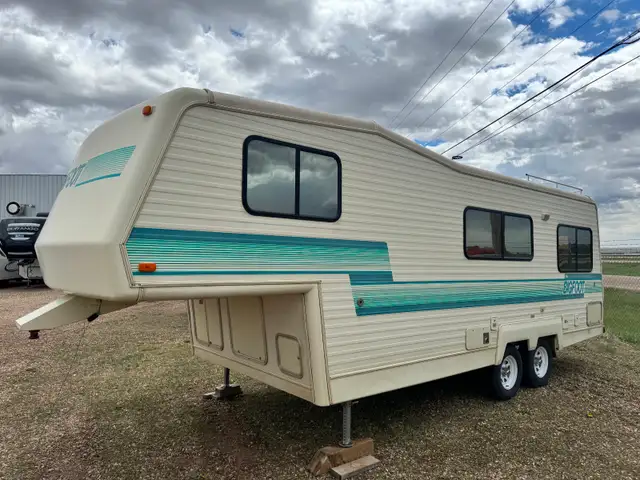 1991 Big Foot 5th Wheel Trailer BFW 26RK