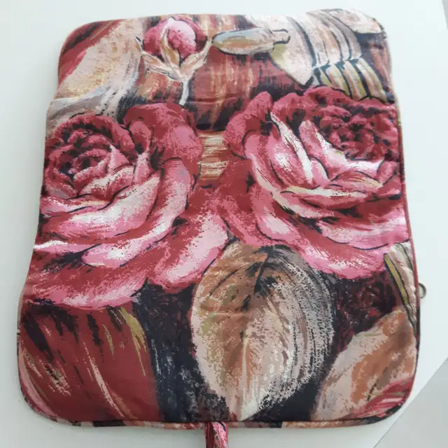 POCHETTE À BIJOUX 7'x8',3 OUVERTURES POUR VOYAGE OU AUTRE $10.00 - Photo 2