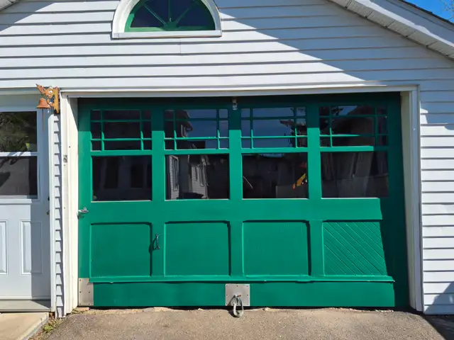 PORTE DE GARAGE ANTIQUE EN BOIS À VENDRE