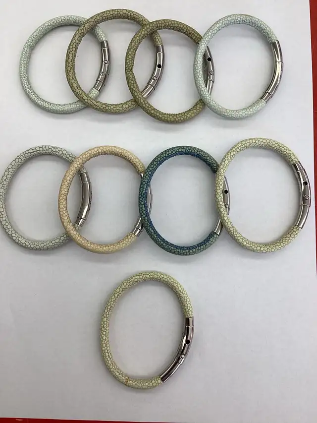 bracelet stainless et tissus 5$ chacun