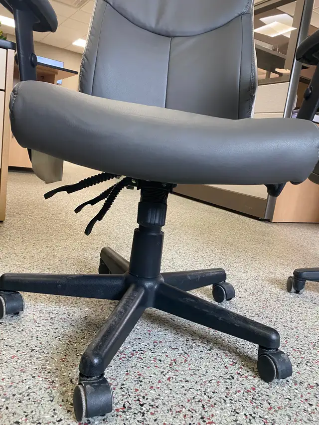 Adjustable Rolling Office Chairs - Photo 2