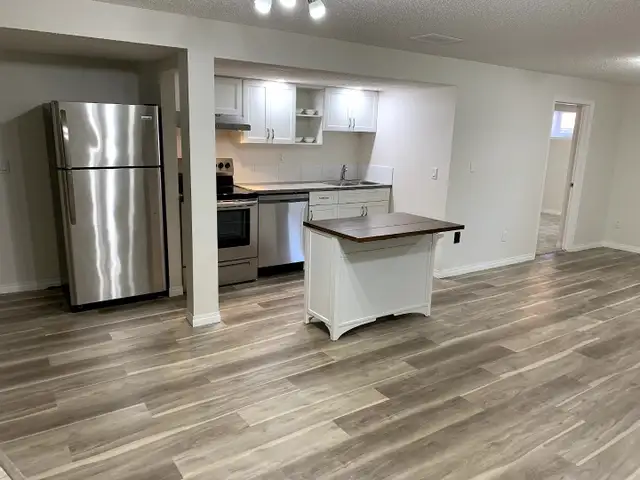 Legal 2 bedroom basement suite Rundle NE - Photo 2