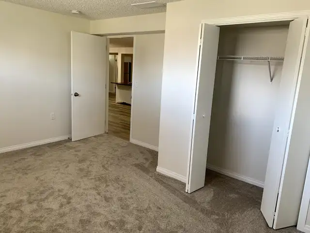 Legal 2 bedroom basement suite Rundle NE - Photo 4