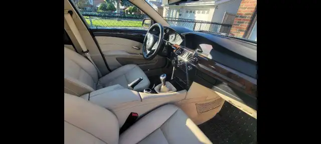 2010 BMW 528xi Manual - Photo 2