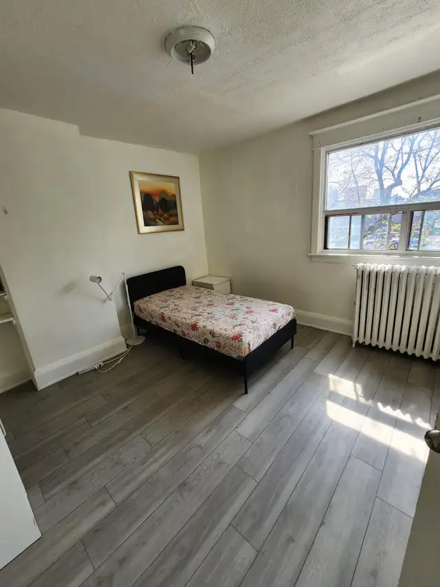 5 Bdrm house for rent June or July move-in, Christie & St. Clair - Photo 6