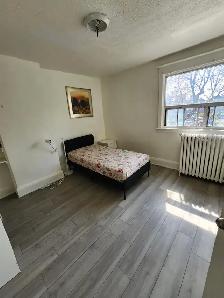 5 Bdrm house for rent June or July move-in, Christie & St. Clair - Photo 6