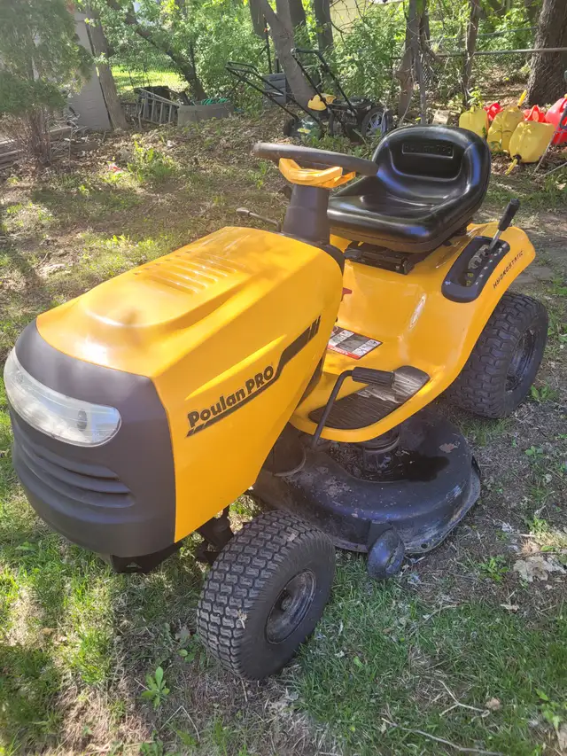 !!!!!  YEAR 2000 POULAN  LAWN TRACTOR 20 HP 42 DECK LIKE NEW