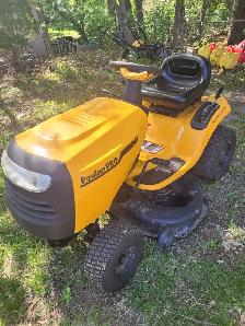 !!!!!  YEAR 2000 POULAN  LAWN TRACTOR 20 HP 42 DECK LIKE NEW