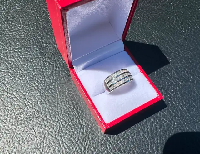 #813 - 14kt White Gold, Princess Cut Diamond Band, Size 6