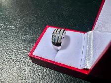 #813 - 14kt White Gold, Princess Cut Diamond Band, Size 6 - Photo 6