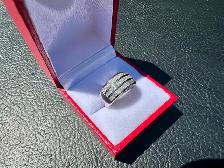 #813 - 14kt White Gold, Princess Cut Diamond Band, Size 6 - Photo 7