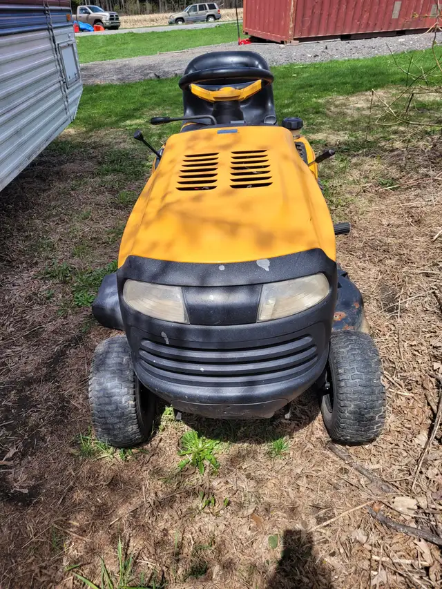 !!!!!   POULAN LAWN TRACTOR LIKE NEW 22 HP 42 DECK   !!!