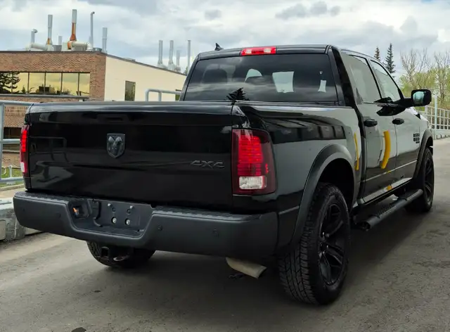 RAM 1500 Classic Warlock Crew Cab | LOW MILEAGE | Backup Camera - Photo 4