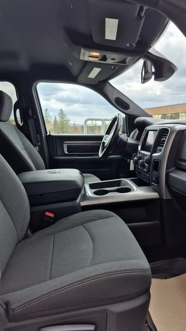 RAM 1500 Classic Warlock Crew Cab | LOW MILEAGE | Backup Camera - Photo 6