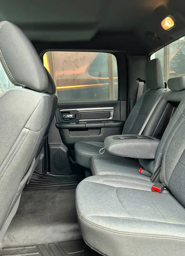 RAM 1500 Classic Warlock Crew Cab | LOW MILEAGE | Backup Camera - Photo 7