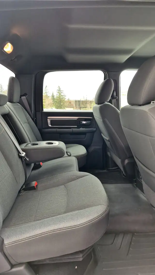 RAM 1500 Classic Warlock Crew Cab | LOW MILEAGE | Backup Camera - Photo 8