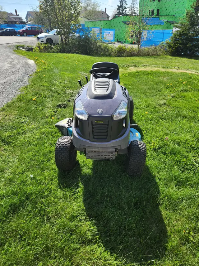 Yardworks Ride on lawnmower for sale - Photo 2