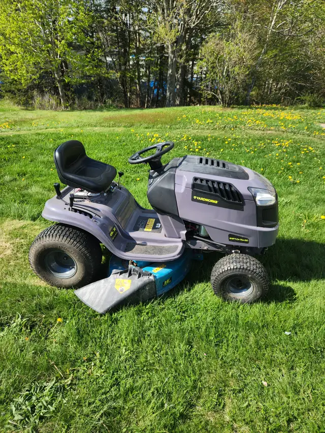 Yardworks Ride on lawnmower for sale - Photo 3