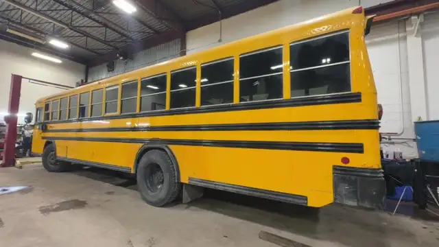 BUS FOR SALE / BUS À VENDRE 899,00$ - Photo 3
