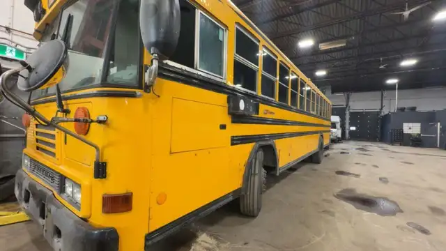 BUS FOR SALE / BUS À VENDRE 899,00$ - Photo 4