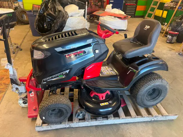 RIDING NOWER BRAND NEW.  56.V ELECTRIC TROYBUILT 42 inch
