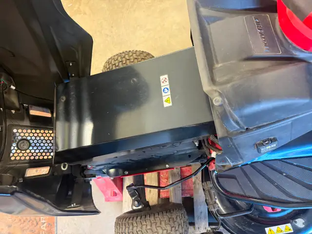 RIDING NOWER BRAND NEW.  56.V ELECTRIC TROYBUILT 42 inch - Photo 3