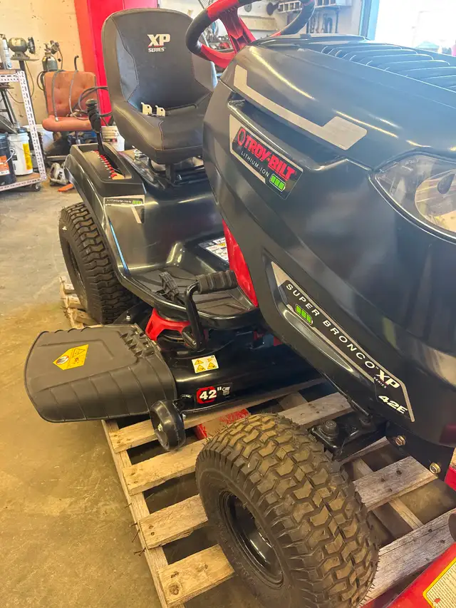 RIDING NOWER BRAND NEW.  56.V ELECTRIC TROYBUILT 42 inch - Photo 4