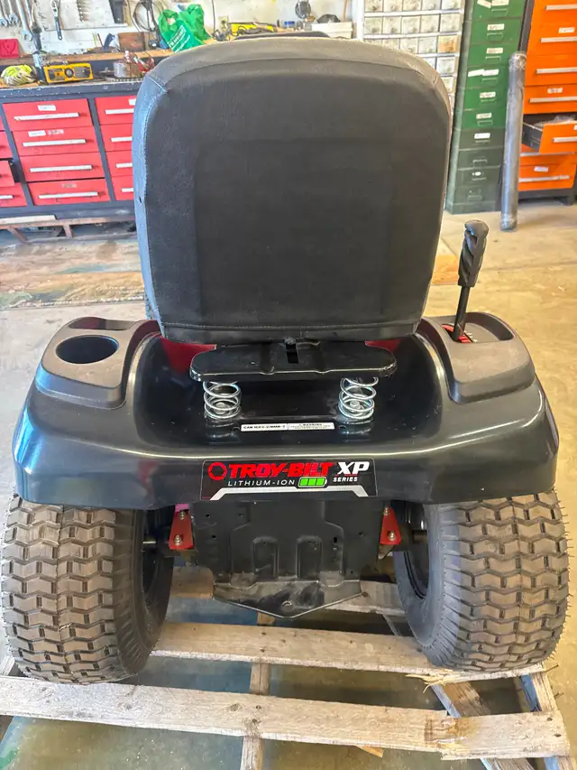 RIDING NOWER BRAND NEW.  56.V ELECTRIC TROYBUILT 42 inch - Photo 8