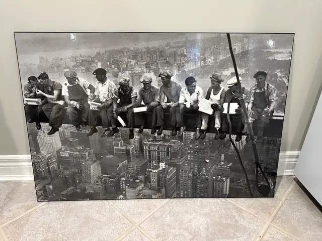 Santa Framed Picture and New York Skyline - Photo 5