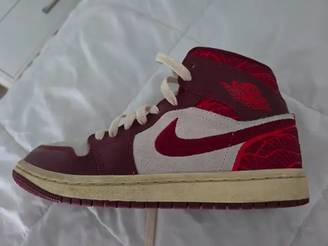 ! Air Jordan 1 Mid Red - Size 6.5 = mint   collector card. - Photo 5