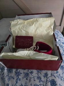 ! Air Jordan 1 Mid Red - Size 6.5 = mint   collector card. - Photo 6