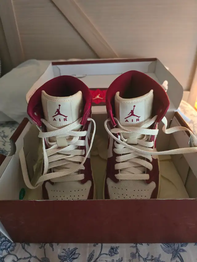 ! Air Jordan 1 Mid Red - Size 6.5 = mint   collector card. - Photo 7