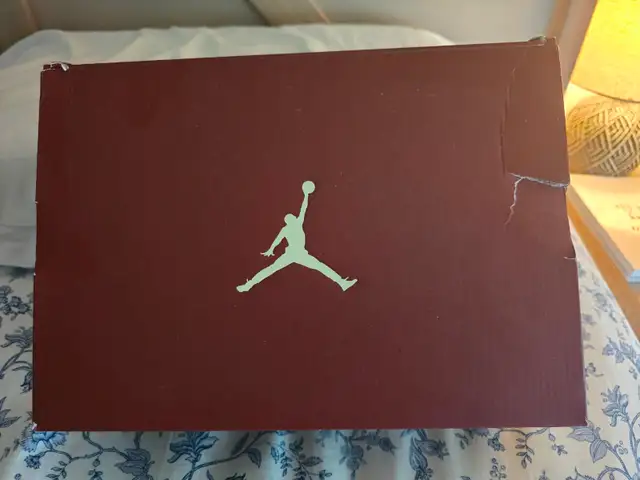 ! Air Jordan 1 Mid Red - Size 6.5 = mint   collector card. - Photo 8