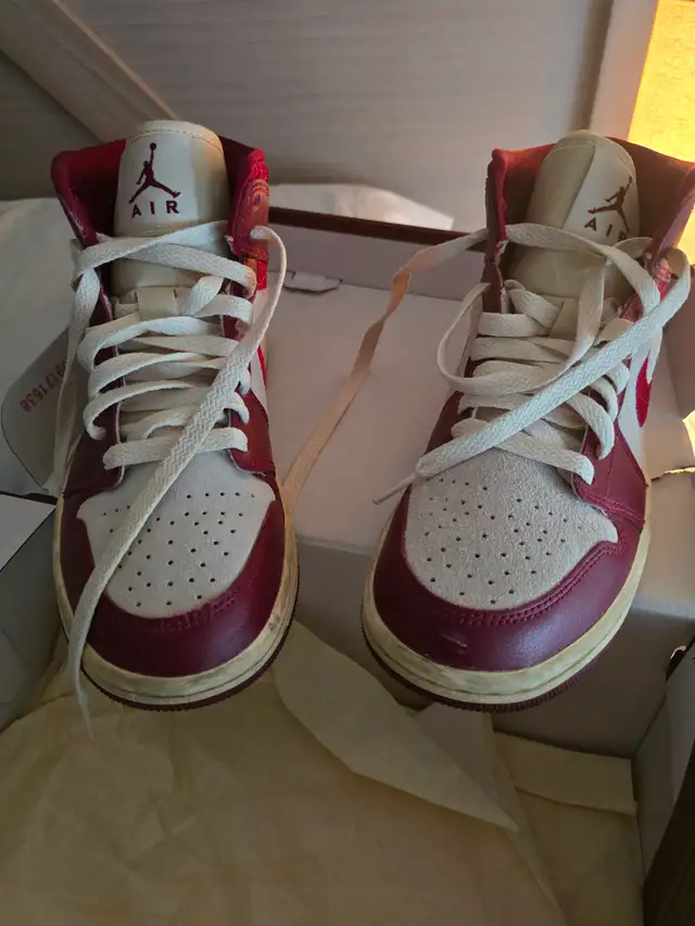 ! Air Jordan 1 Mid Red - Size 6.5 = mint   collector card. - Photo 9