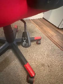 Free delivery used like new Ergonomic Gaming Chair Black & Red - Photo 7