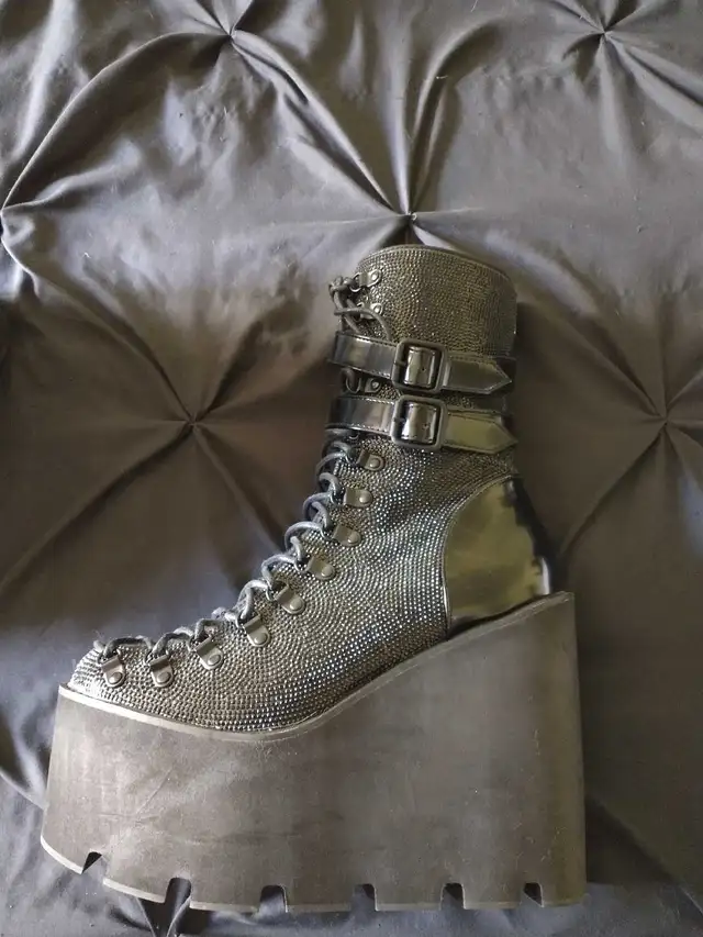 women's size 11 platform boots - Photo 2