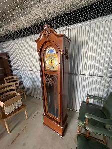 Free delivery used Grandfather Clock - Wood Casing - Photo 3