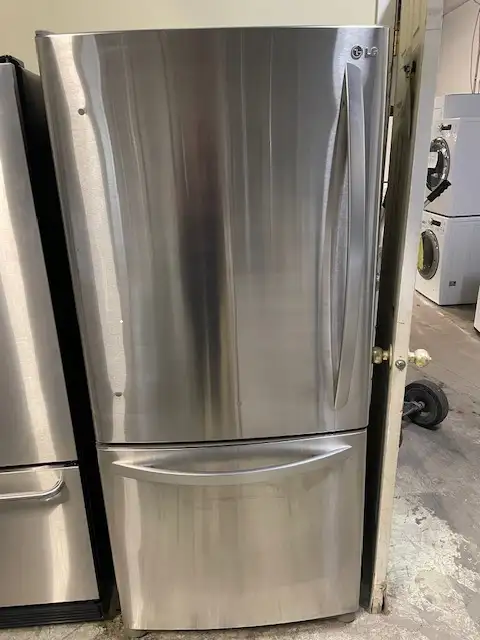 Réfrigérateur stainless 30'' congélateur en bas LG