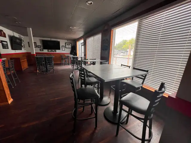 Commercial-Grade Bar Stools & Pedestal Tables – Great Condition
