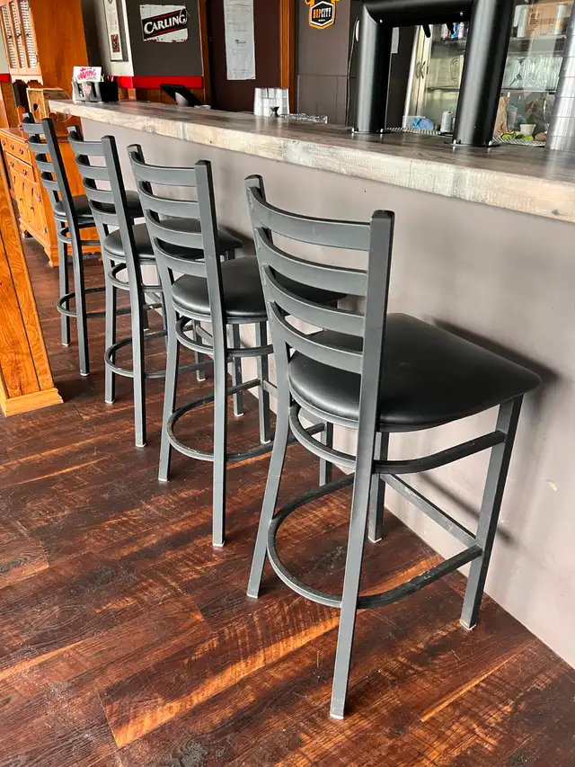 Commercial-Grade Bar Stools & Pedestal Tables – Great Condition - Photo 2