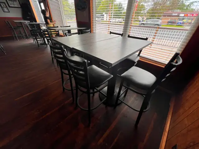 Commercial-Grade Bar Stools & Pedestal Tables – Great Condition - Photo 4