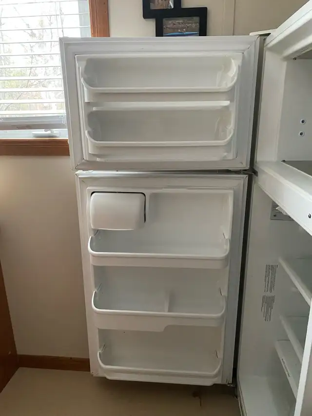 propane fridge - Photo 3