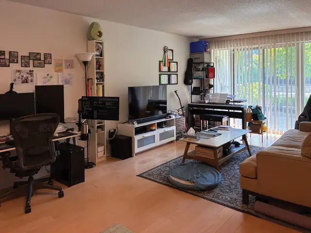 1-Bedroom Condo with Private Patio in Downtown Queen West - Photo 3