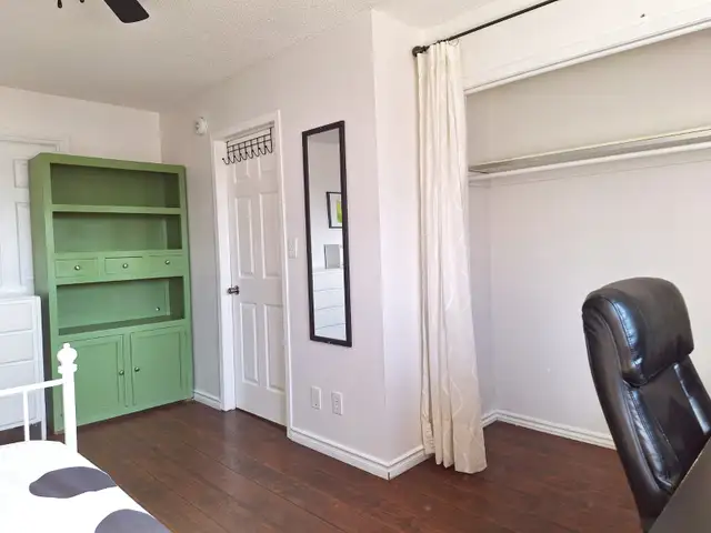 June 1- House-Flexible Lease-2 Sunny Rms All Included for Pros - Photo 4