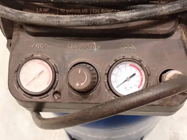 Mastercraft 10 Gallon Air Compressor - Photo 3