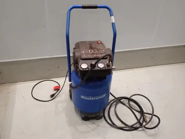 Mastercraft 10 Gallon Air Compressor - Photo 4