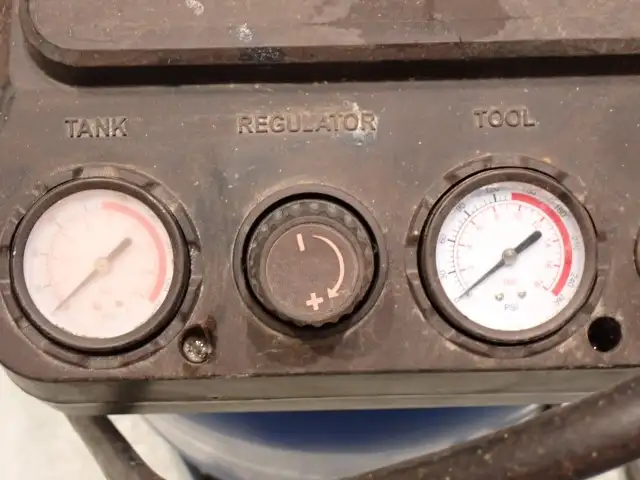 Mastercraft 10 Gallon Air Compressor - Photo 6