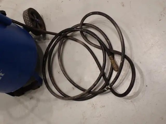 Mastercraft 10 Gallon Air Compressor - Photo 8