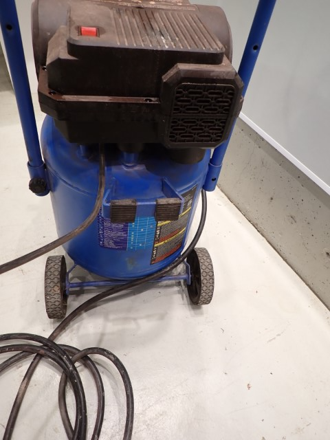 Mastercraft 10 Gallon Air Compressor - Photo 10